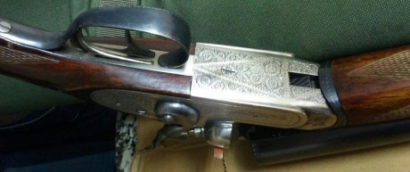 Hola. Vendo escopeta del 12-70 AYA de perrillos, creo es modelo 210, punzonada C2, de 1983, comprada por 10
