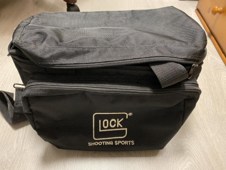 ]Vendo lote Glock
80€ envio incluido peninsula.
1BOLSA GLOCK PORTA ARMAS PARA 4 PISTOLAS (Usada,como nueva)
BOLSOS 41