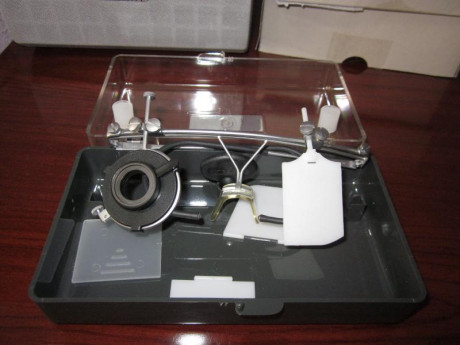 Hola.
Pongo a la venta, unas gafas para tiro de la marca Knoblock
nunca llegaron a usarse, como se podrá 02