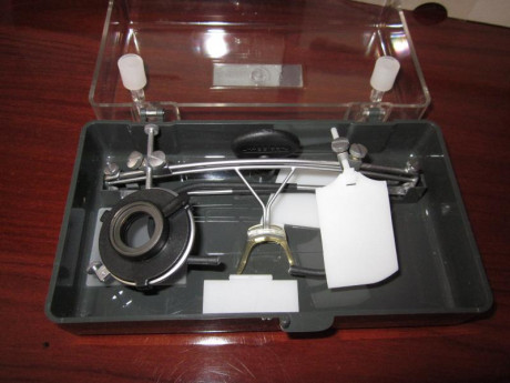 Hola.
Pongo a la venta, unas gafas para tiro de la marca Knoblock
nunca llegaron a usarse, como se podrá 01