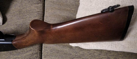 Buenas.
Vendo MOSSBERG 500 A madera en calibre 12 
. Modelo clásico de corredera de madera. Buen estado 01