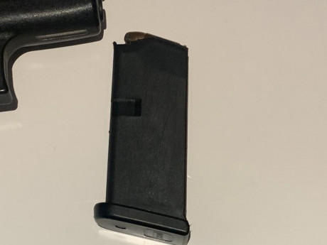 Vendo Glock 43. Perfecto estado, 25 disparos únicamente. Incluye clip tipo pinza. Precio 410 euros. 21