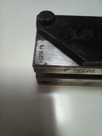 Buenas. Creo que alguien vendia una turquesa mp replica hensley gibbs 9mm semiwaddcuter. Pero no encuentro 40