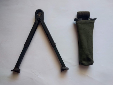 Vendo bipode extensible original del Cetme C, aunque también le vale para otros.
Necesita limpieza, de 01