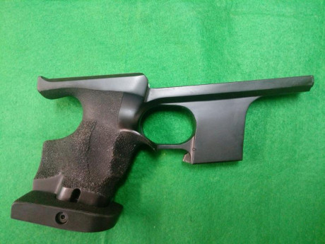 Saludos al foro.
Un amigo del club pone a la venta esta empuñadura para pistola Hammerli SP20, esta en 02