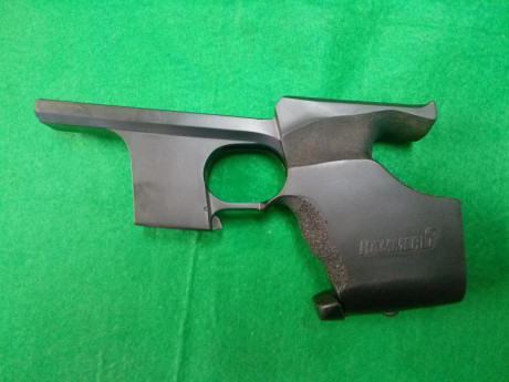 Saludos al foro.
Un amigo del club pone a la venta esta empuñadura para pistola Hammerli SP20, esta en 01