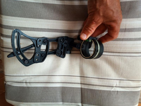 Vendo arco bear arena 34 totalmente regulable en apertura y potencia (hasta 60 libras).
Se vende listo 11