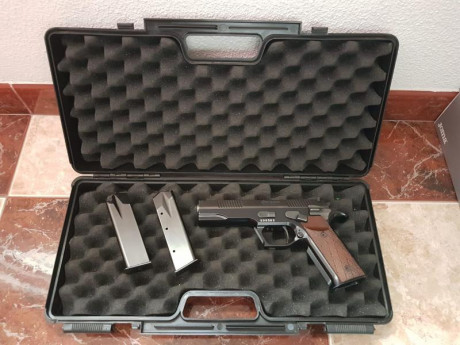 Buenas compañeros, un amigo me ha pedido que le ponga a la venta esta Magnífica pistola del calibre 9 00