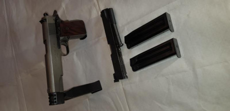 Se vende  ESTA RESERVADA   pistola LLAMA MAX IX-C Calibre 45 de gran capacidad mas un carro LLAMA de 9m.m 01