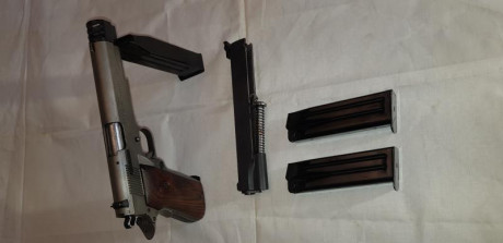 Se vende  ESTA RESERVADA   pistola LLAMA MAX IX-C Calibre 45 de gran capacidad mas un carro LLAMA de 9m.m 00