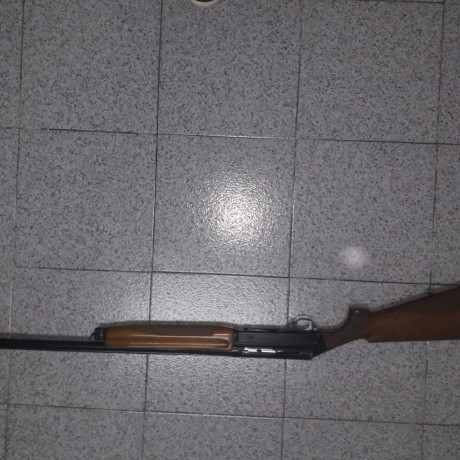 Se venden tres escopetas , una Benelli  repetidora 121 por 300€,una superpuesta AZ 100€ ,una paralela 11