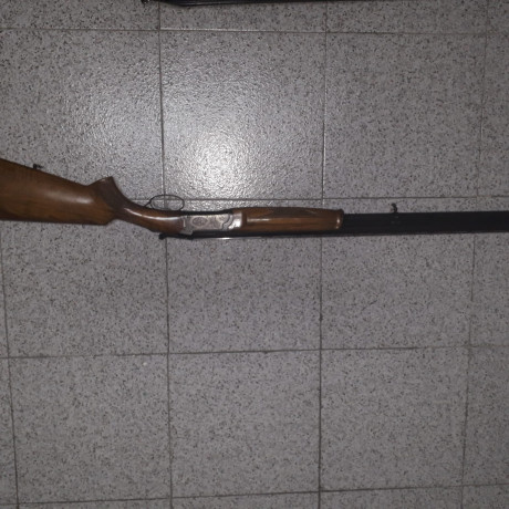 Se venden tres escopetas , una Benelli  repetidora 121 por 300€,una superpuesta AZ 100€ ,una paralela 10