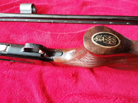 Hola.

Vendo por no usar Browning Sporting Clays , calibre 12-70 . Made in Belgium.
Cañón ported de 71 21
