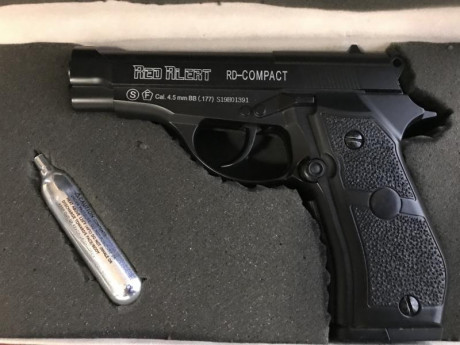 Hola amig@s!

Os presento un trabajo que he hecho (de forma aficionada), a una compacta Gamo Red Alert 02