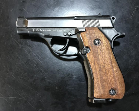 Hola amig@s!

Os presento un trabajo que he hecho (de forma aficionada), a una compacta Gamo Red Alert 01