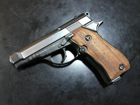 Hola amig@s!

Os presento un trabajo que he hecho (de forma aficionada), a una compacta Gamo Red Alert 11