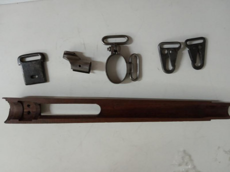 Repuestos para fusil Coruña, constituido por:
 Caña guardamanos superior mide unos 34 cm de longitud, 00