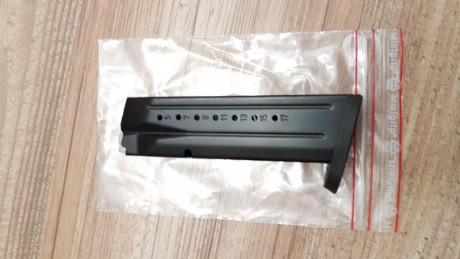Pues como dice el título. Cargador 17 cartuchos para S&W mp9 original y nuevecito a estrenar
Precio 12