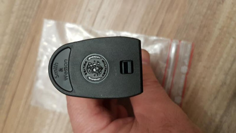 Pues como dice el título. Cargador 17 cartuchos para S&W mp9 original y nuevecito a estrenar
Precio 11
