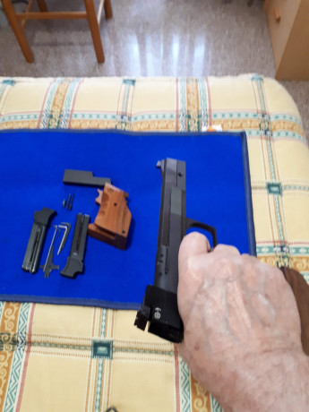 :ganster: VENDO PISTOLA HAMMERLI 208 S  FUNCIONANDO PERFECTAMENTE.

-CONTRAPESA 
-MALETIN CIERRE CON COMBINACION
-AGUJA 02