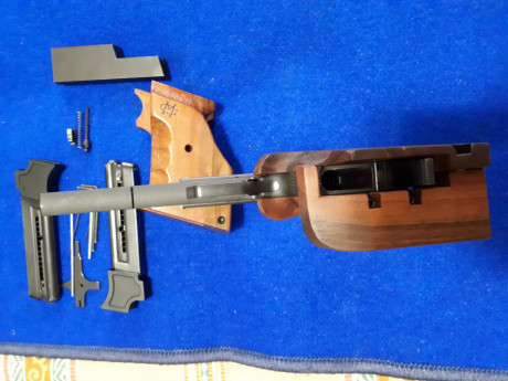 :ganster: VENDO PISTOLA HAMMERLI 208 S  FUNCIONANDO PERFECTAMENTE.

-CONTRAPESA 
-MALETIN CIERRE CON COMBINACION
-AGUJA 12