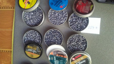 Vendo estos balines que no voy a usar.
Las cajas de arriba estan completas y precintadas.

Las 6 del medio 10