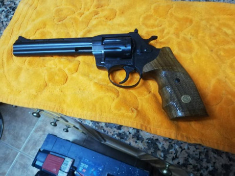 Vendo revólver calibre 22 marca alfa projec cz modelo holek de reestreno 325€ 02