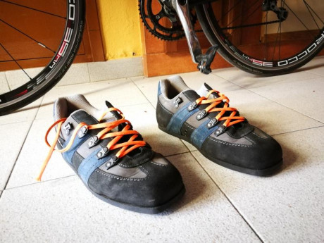 Buenas hace un tiempo vendi balines que me quedaban.
Haciendo limpieza han salido estos zapatos talla 01