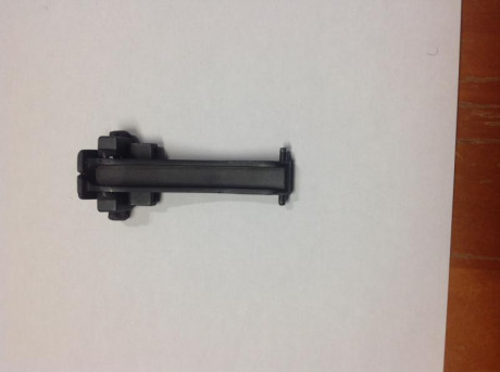 Vendo el alza que se ve en la foto. Es el alza que llevan algunos fusiles militares tipo Mauser. Esta 01