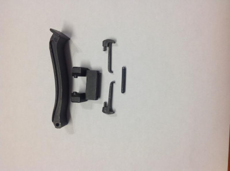 Vendo el alza que se ve en la foto. Es el alza que llevan algunos fusiles militares tipo Mauser. Esta 00