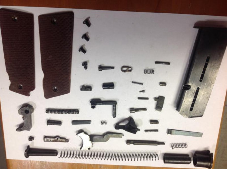 Vendo el piecerio completo de la pistola Star A. Estan todas sus piezas excepto el cañon, la corredera 00