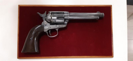 Vendo revolver colt peacemaker co2 bbs 4,5mm 
Solo se a usado un vez caja original en perfectas condiciones 02