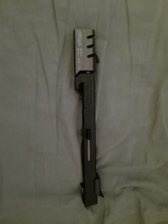 Buenos días, tras el fallecimiento de un compañero de club, su familia pone a la venta sus armas. Una 01