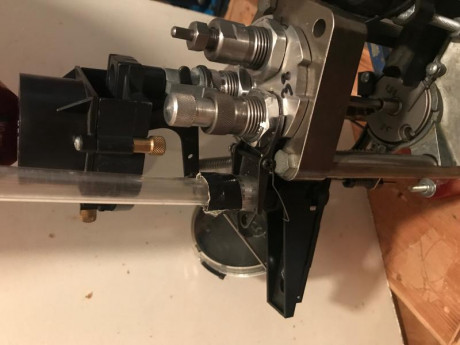 Vendo prensa de recarga lee pro 1000 con plato para 9mm pb o 45 a escoger, palanca en L. 
Con dosificador, 10