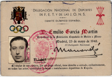  EN RECUERDO Y HOMENAJE A LOS QUE YA NO ESTÁN. 

Si pones en  GOOGLE   PASAPORTES EN LA MEMORIA  da igual 91