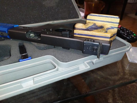 Buenas noches. 
Venido Walther GSP EXPERT con su carro del .22 impoluta. 
Apenas ha tenido uso ni 100 02