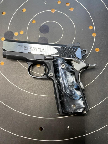 Buenas, un amigo vende esta pequeña máquina.

Se trata de una pistola de 9 mm y tres pulgadas y cuarto 00