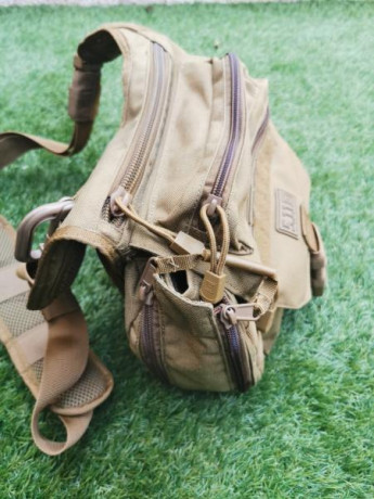 Bolsa tactica 5.11 original en perfecto estado. Multitud de compartimentos. Usada para transportar cámara 01