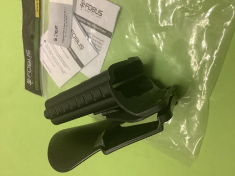  V E N D I D A S dos fundas para Glock 17.
1. Funda fobus padle GL-2 NR RT rotating paddle válida para 00