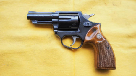 *** VENDIDO ***

Vendo revolver Astra Police cal. .357 Magnum CTG de 6 cartuchos., guiado en “F”, con 02