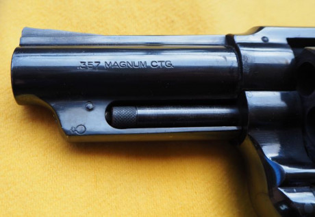 *** VENDIDO ***

Vendo revolver Astra Police cal. .357 Magnum CTG de 6 cartuchos., guiado en “F”, con 00