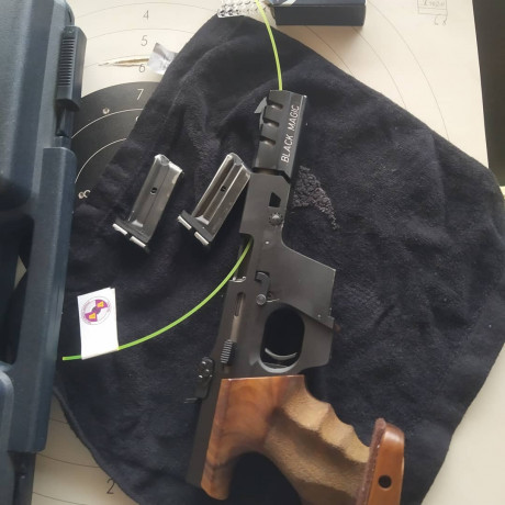 Vendo mi pistola Walther GSP modelo Black Magic del calibre 22lr. La entrego con dos cargadores, un contrapeso 10