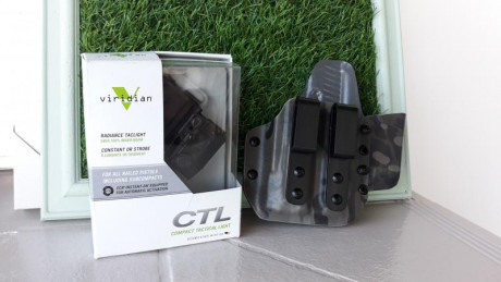 Se vende:
- funda Gorilla Concealment para porte Appendix Carry para pistola Walther PPS y
-  linterna 02