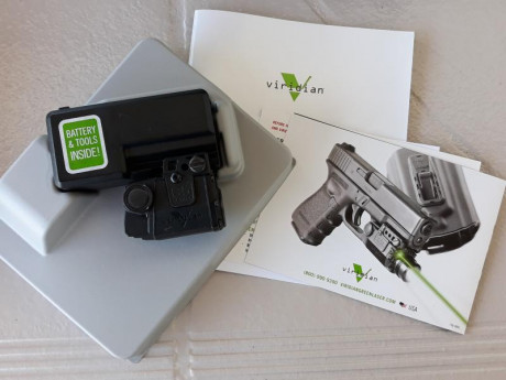 Se vende:
- funda Gorilla Concealment para porte Appendix Carry para pistola Walther PPS y
-  linterna 01