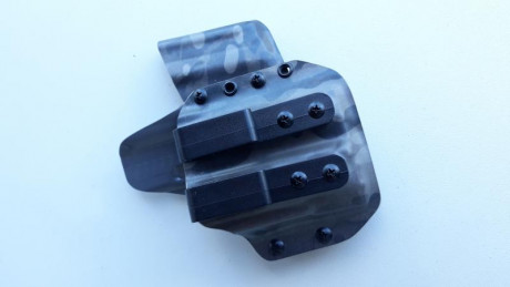 Se vende:
- funda Gorilla Concealment para porte Appendix Carry para pistola Walther PPS y
-  linterna 12