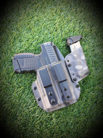 Se vende:
- funda Gorilla Concealment para porte Appendix Carry para pistola Walther PPS y
-  linterna 10