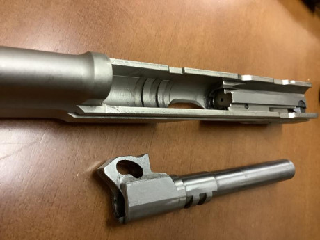 Vendo pistola CZ 75 B más el kit Kadett del 22 lr.
La pistola está muy cuidada, es de las últimas, con 21