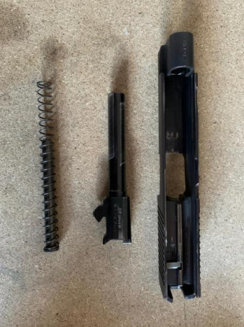 Buenas tardes,
Un amigo me ha pedido que le ponga a la venta una de sus Sig Sauer para financiar otros 10
