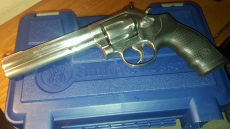 Vendo revólver S&W  686-6 INOX 357mag en perfecto estado,  como nueva,  tiene lo que trae de la casa, 01