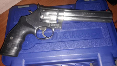 Vendo revólver S&W  686-6 INOX 357mag en perfecto estado,  como nueva,  tiene lo que trae de la casa, 00